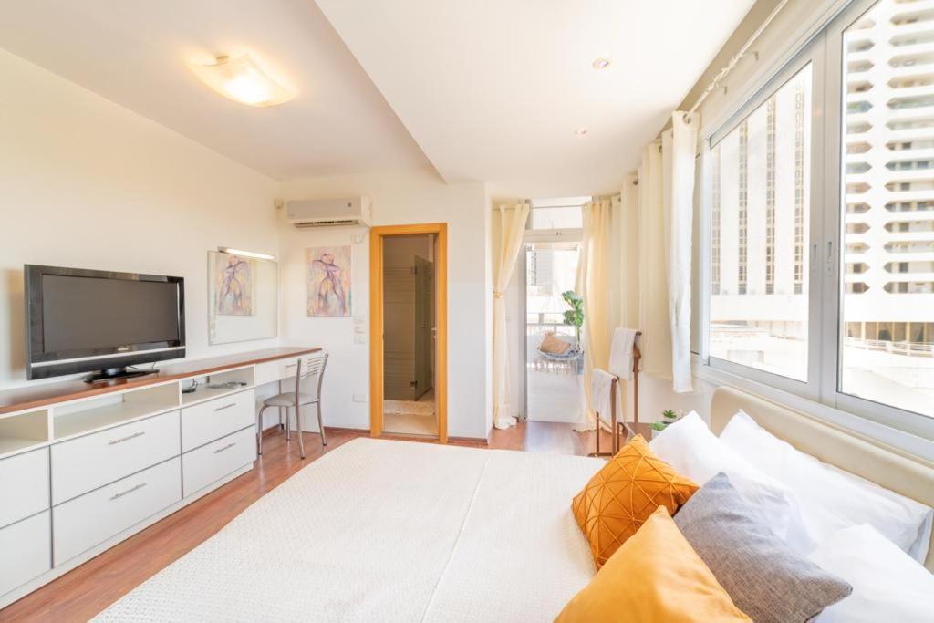 Art Apartment In Mamila - Art & View Jerusalem Exterior photo